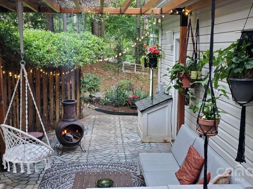 119 Creek View Road, Mooresville, NC 28117.  MLS# CAR4214612, YatesRealty ID 14954. Spring Season