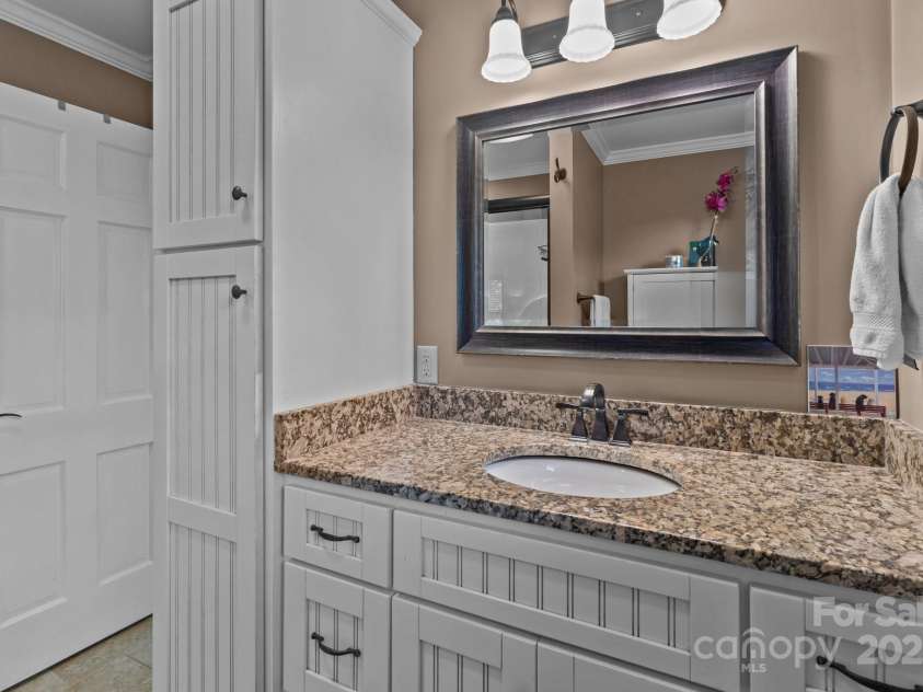 402 School Street, Rockwell, NC 28138.  MLS# CAR4253861, YatesRealty ID 14955. Primary Bath