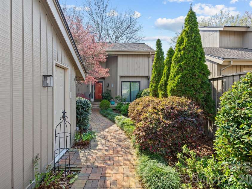 5120 Dunes Court, Charlotte, NC 28226.  MLS# CAR4367666, YatesRealty ID 14955. 