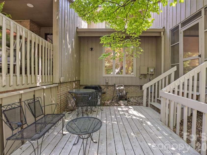 5120 Dunes Court, Charlotte, NC 28226.  MLS# CAR4367666, YatesRealty ID 14955. 