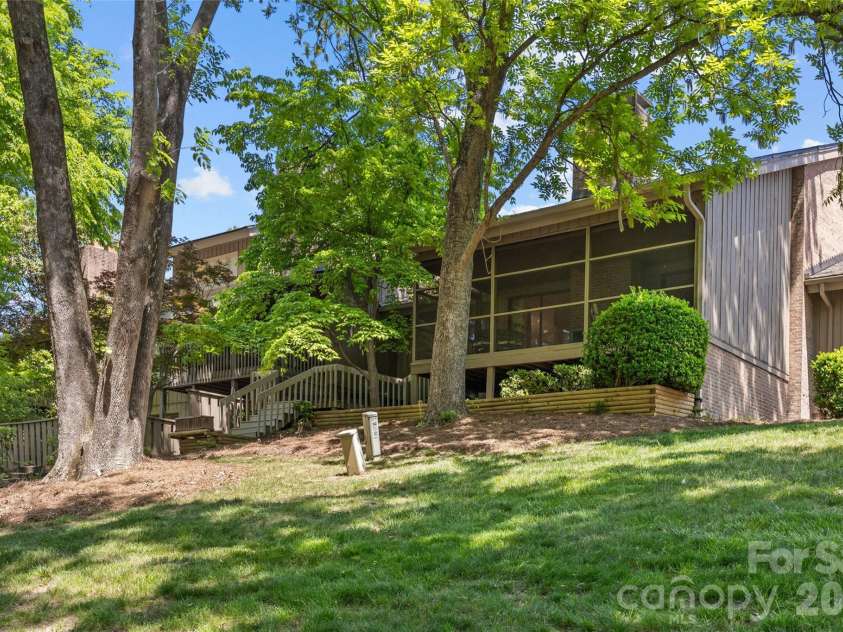 5120 Dunes Court, Charlotte, NC 28226.  MLS# CAR4367666, YatesRealty ID 14955. 