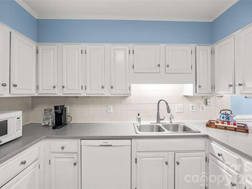 5120 Dunes Court, Charlotte, NC 28226.  MLS# CAR4367666, YatesRealty ID 14955. 