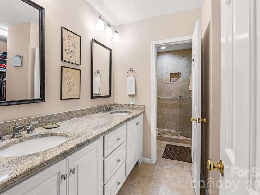 5120 Dunes Court, Charlotte, NC 28226.  MLS# CAR4367666, YatesRealty ID 14955. 