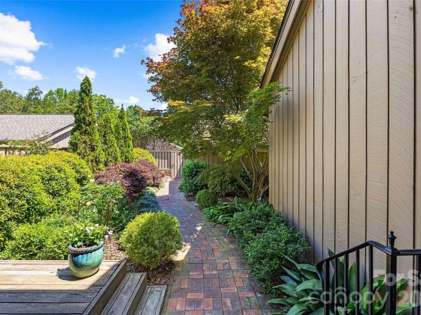 5120 Dunes Court, Charlotte, NC 28226.  MLS# CAR4367666, YatesRealty ID 14955. 