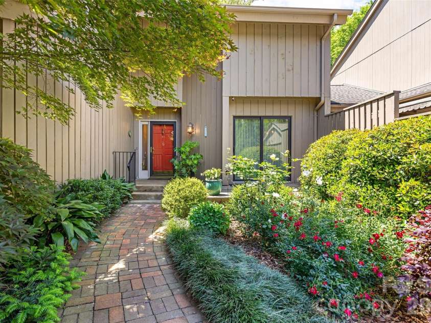 5120 Dunes Court, Charlotte, NC 28226.  MLS# CAR4367666, YatesRealty ID 14955. 