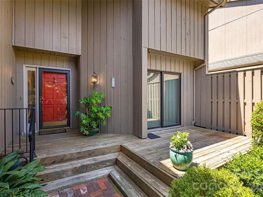 5120 Dunes Court, Charlotte, NC 28226.  MLS# CAR4367666, YatesRealty ID 14955. 