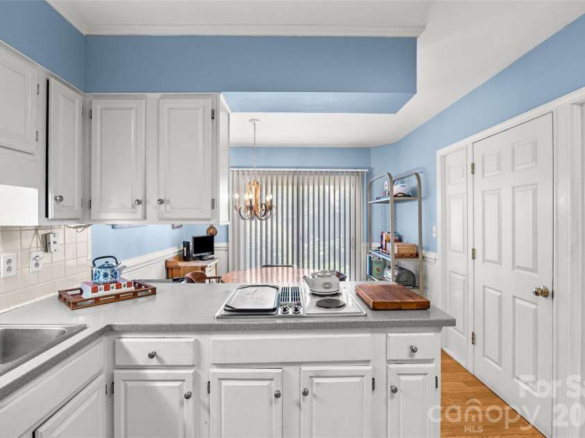 5120 Dunes Court, Charlotte, NC 28226.  MLS# CAR4367666, YatesRealty ID 14955. 