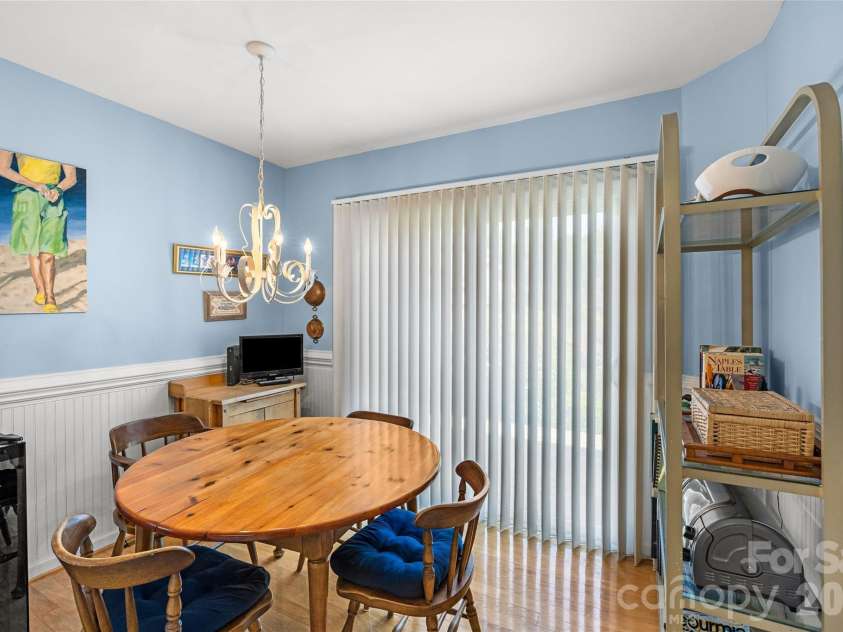 5120 Dunes Court, Charlotte, NC 28226.  MLS# CAR4367666, YatesRealty ID 14955. Breakfast area