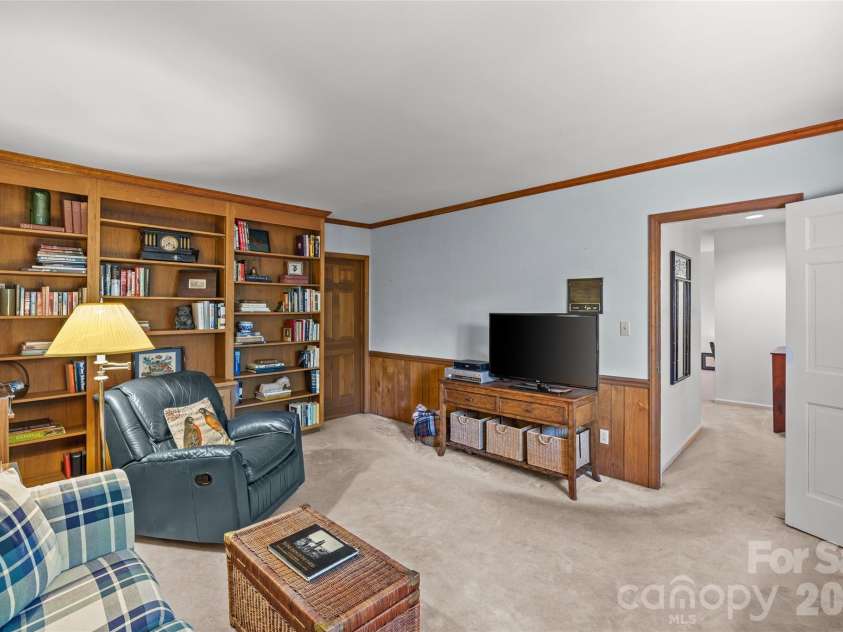 5120 Dunes Court, Charlotte, NC 28226.  MLS# CAR4367666, YatesRealty ID 14955. Built-in bookshelves