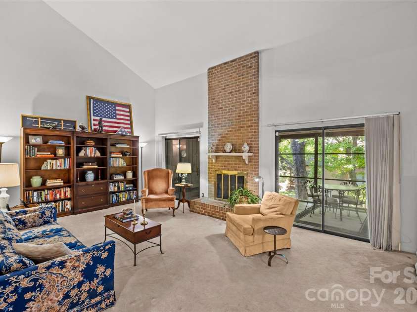 5120 Dunes Court, Charlotte, NC 28226.  MLS# CAR4367666, YatesRealty ID 14955. Great room with vaulted ceiling