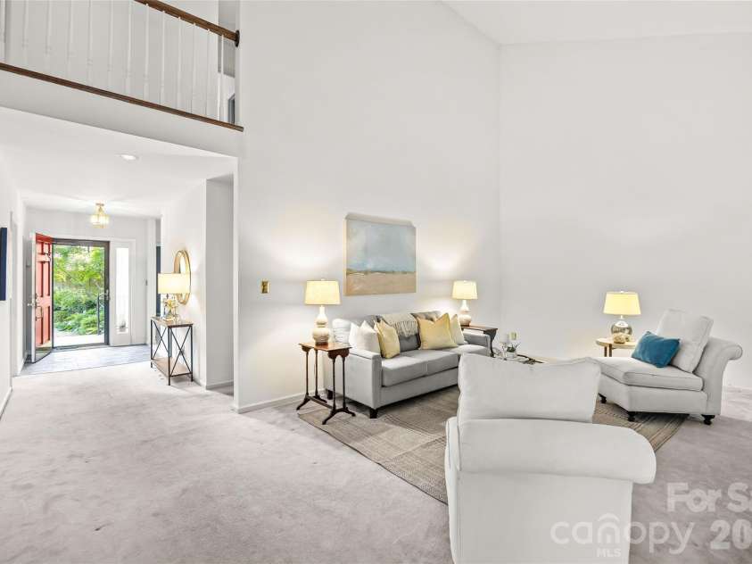 5120 Dunes Court, Charlotte, NC 28226.  MLS# CAR4367666, YatesRealty ID 14955. Great room with vaulted ceiling