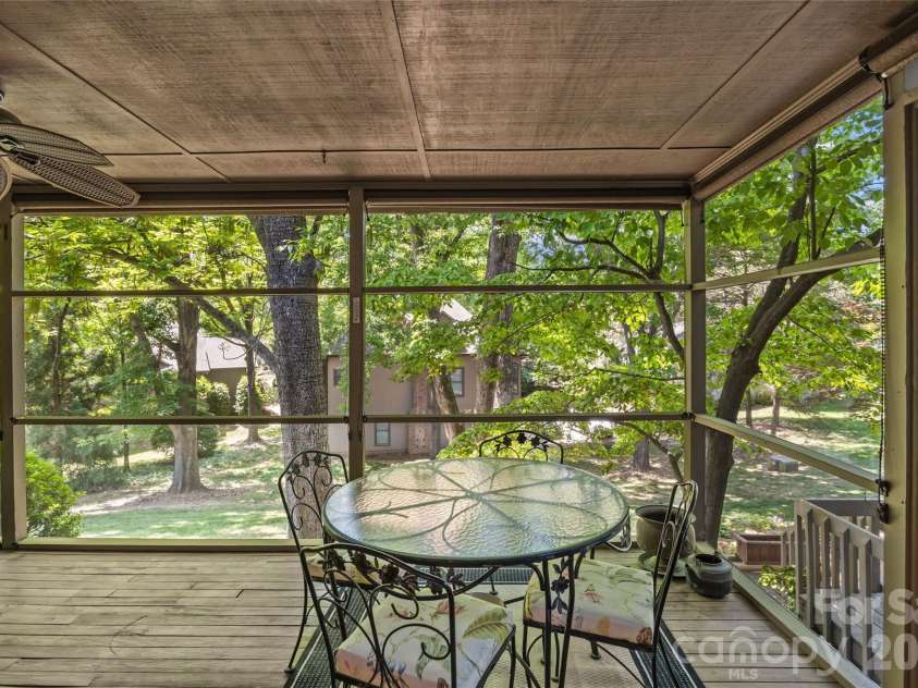 5120 Dunes Court, Charlotte, NC 28226.  MLS# CAR4367666, YatesRealty ID 14955. Outdoor dining area