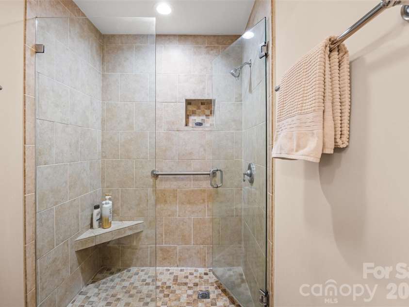 5120 Dunes Court, Charlotte, NC 28226.  MLS# CAR4367666, YatesRealty ID 14955. Primary shower