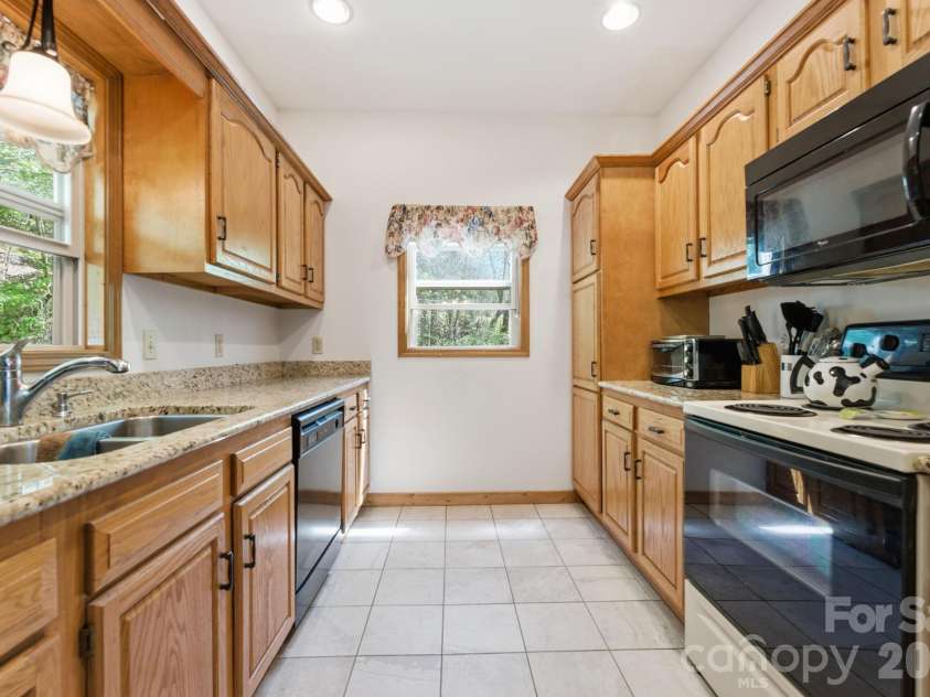 24 Pine Bluff Lane, Whittier, NC 28789.  MLS# CAR4371631, YatesRealty ID 14959. 