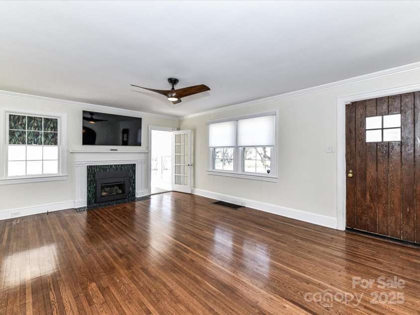 2919 Park Road, Charlotte, NC 28209.  MLS# CAR4230850, YatesRealty ID 14959. Living Room