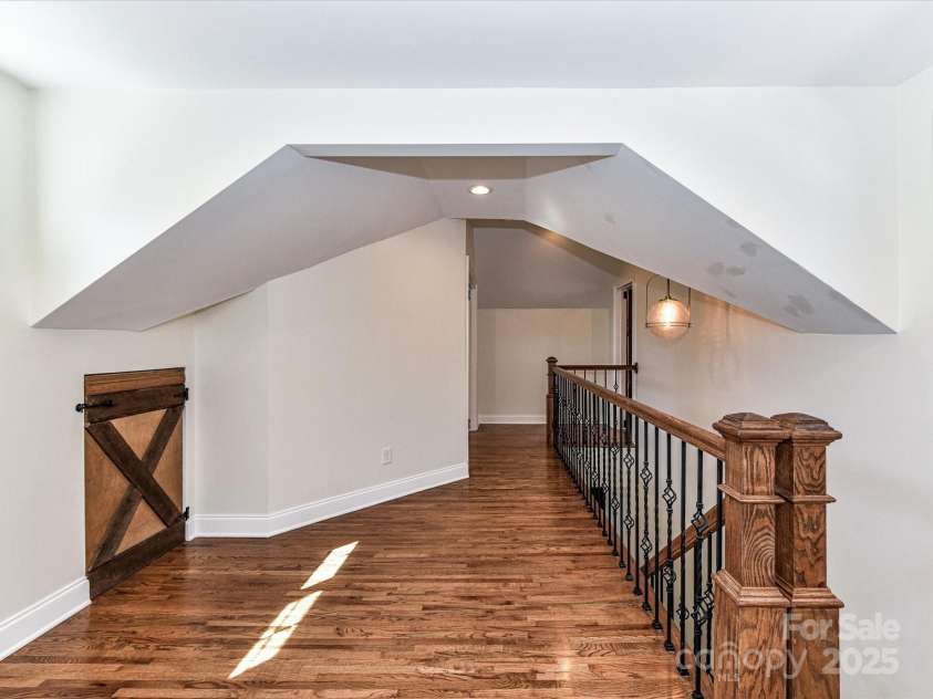 2919 Park Road, Charlotte, NC 28209.  MLS# CAR4230850, YatesRealty ID 14959. Loft Area
