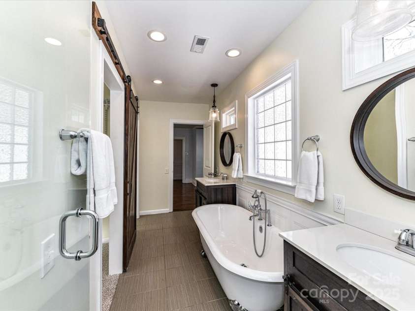 2919 Park Road, Charlotte, NC 28209.  MLS# CAR4230850, YatesRealty ID 14959. Primary Bathroom