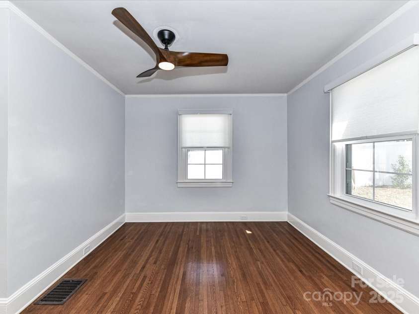 2919 Park Road, Charlotte, NC 28209.  MLS# CAR4230850, YatesRealty ID 14959. Primary Bedroom Sitting Area