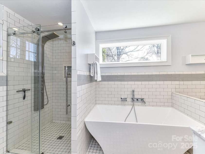 2919 Park Road, Charlotte, NC 28209.  MLS# CAR4230850, YatesRealty ID 14959. Soaking Tub and Separate Shower with Body Sprayers