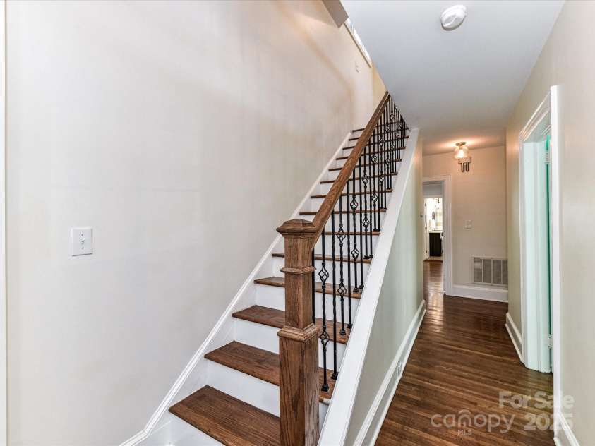 2919 Park Road, Charlotte, NC 28209.  MLS# CAR4230850, YatesRealty ID 14959. Staircase