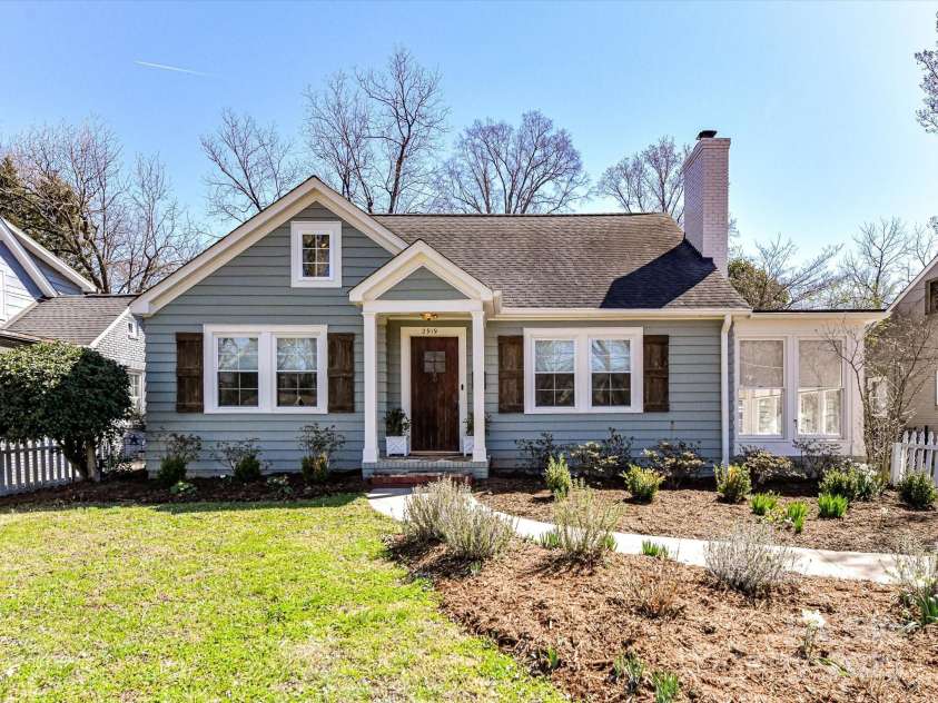 2919 Park Road, Charlotte, NC 28209.  MLS# CAR4230850, YatesRealty ID 14959. Welcome Home!