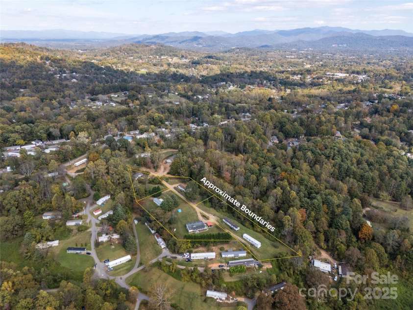 18 Hat Creek Drive, Asheville, NC 28806.  MLS# CAR4317652, YatesRealty ID 1496. 