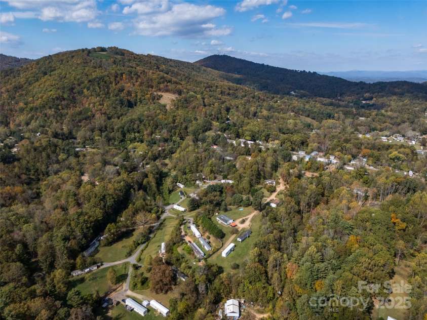 18 Hat Creek Drive, Asheville, NC 28806.  MLS# CAR4317652, YatesRealty ID 1496. 