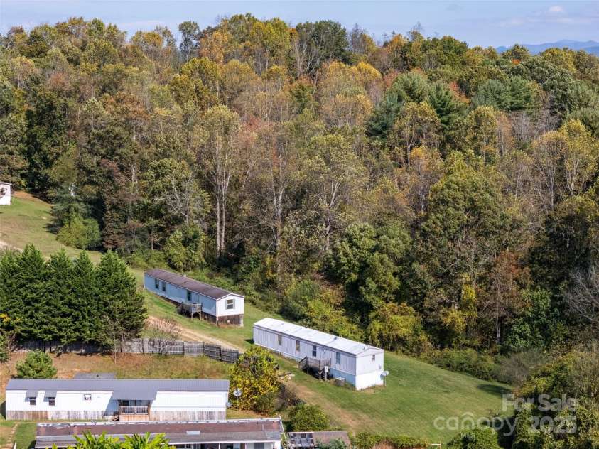 18 Hat Creek Drive, Asheville, NC 28806.  MLS# CAR4317652, YatesRealty ID 1496. 