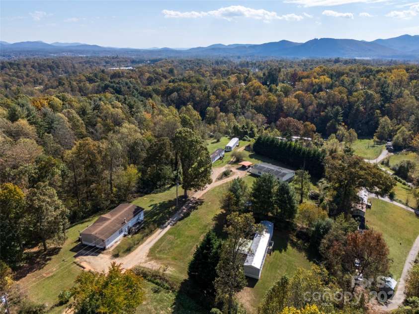 18 Hat Creek Drive, Asheville, NC 28806.  MLS# CAR4317652, YatesRealty ID 1496. 