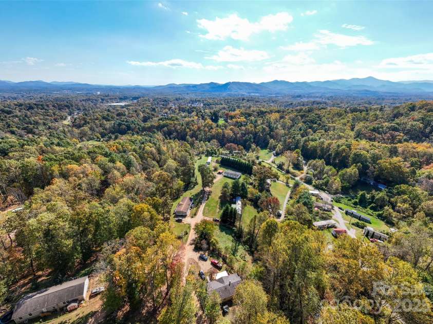 18 Hat Creek Drive, Asheville, NC 28806.  MLS# CAR4317652, YatesRealty ID 1496. 