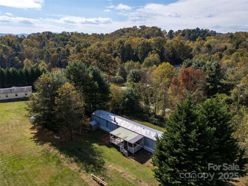18 Hat Creek Drive, Asheville, NC 28806.  MLS# CAR4317652, YatesRealty ID 1496. 