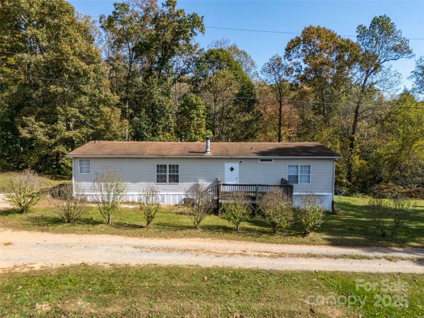 18 Hat Creek Drive, Asheville, NC 28806.  MLS# CAR4317652, YatesRealty ID 1496. 
