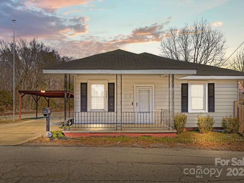 535 5th Street, Chester, SC 29706.  MLS# CAR4297832, YatesRealty ID 14960. Welcome home to 535 5th St