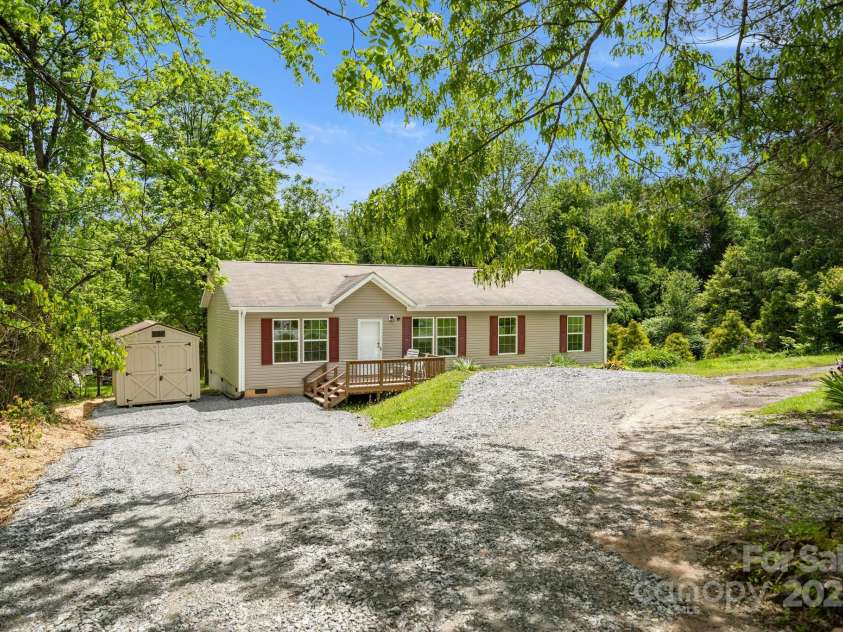 138 South Carolina Avenue, Hendersonville, NC 28739.  MLS# CAR4262799, YatesRealty ID 14961. 