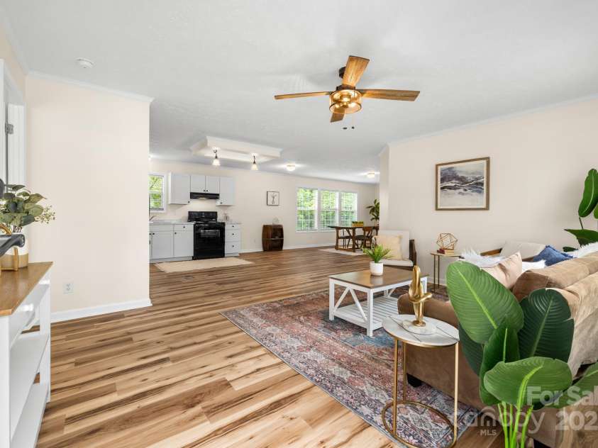 138 South Carolina Avenue, Hendersonville, NC 28739.  MLS# CAR4262799, YatesRealty ID 14961. 