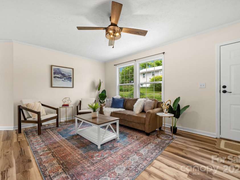 138 South Carolina Avenue, Hendersonville, NC 28739.  MLS# CAR4262799, YatesRealty ID 14961. 