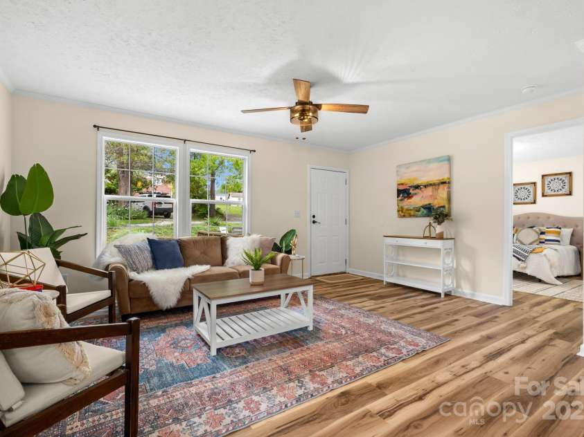 138 South Carolina Avenue, Hendersonville, NC 28739.  MLS# CAR4262799, YatesRealty ID 14961. 