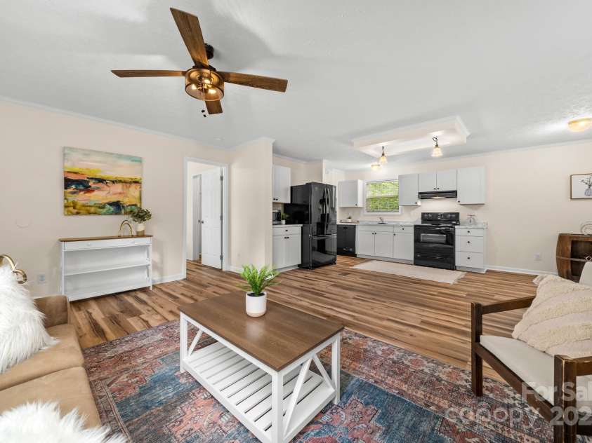 138 South Carolina Avenue, Hendersonville, NC 28739.  MLS# CAR4262799, YatesRealty ID 14961. 