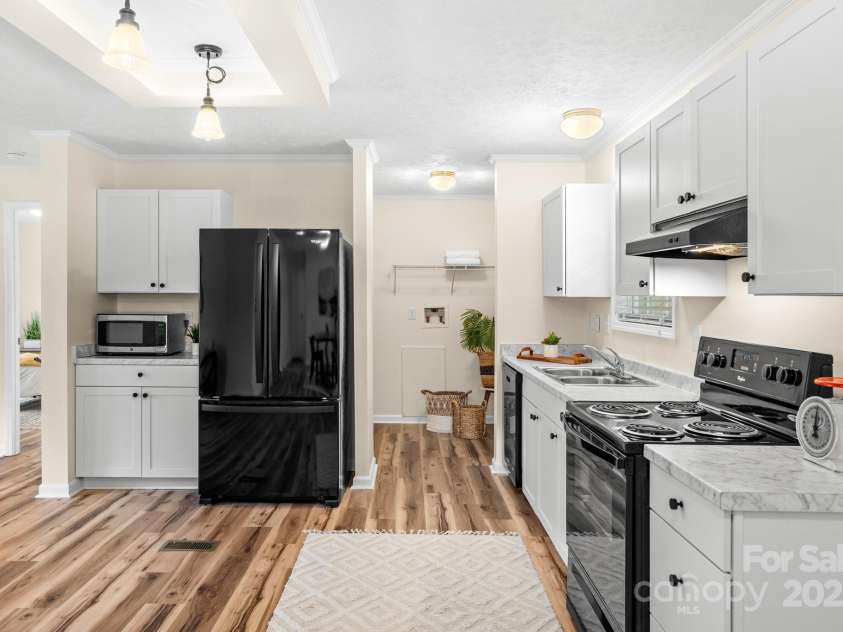 138 South Carolina Avenue, Hendersonville, NC 28739.  MLS# CAR4262799, YatesRealty ID 14961. 