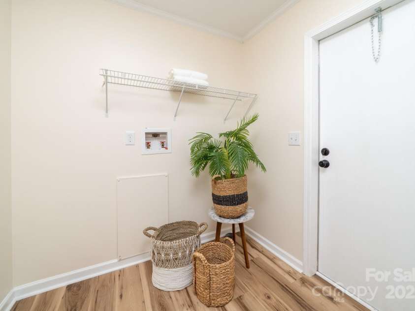 138 South Carolina Avenue, Hendersonville, NC 28739.  MLS# CAR4262799, YatesRealty ID 14961. 