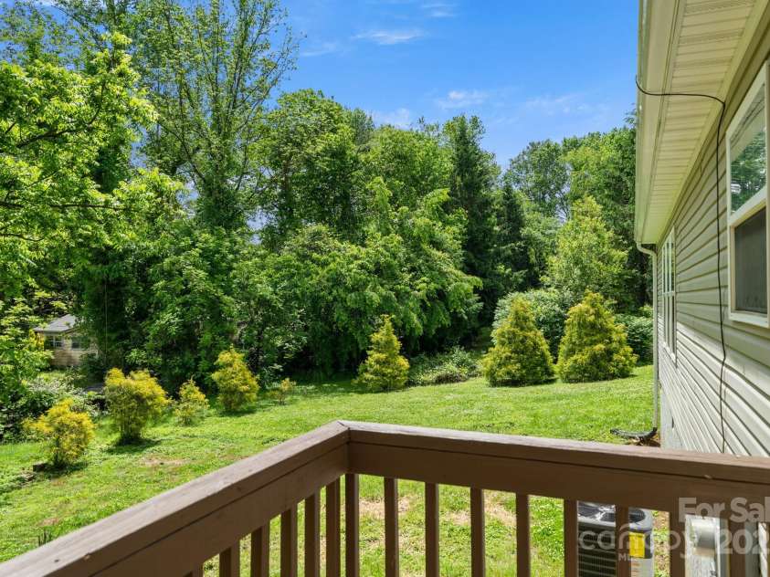 138 South Carolina Avenue, Hendersonville, NC 28739.  MLS# CAR4262799, YatesRealty ID 14961. 