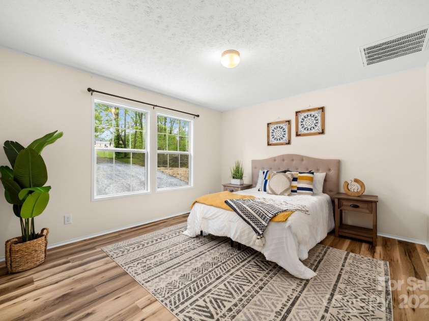 138 South Carolina Avenue, Hendersonville, NC 28739.  MLS# CAR4262799, YatesRealty ID 14961. 