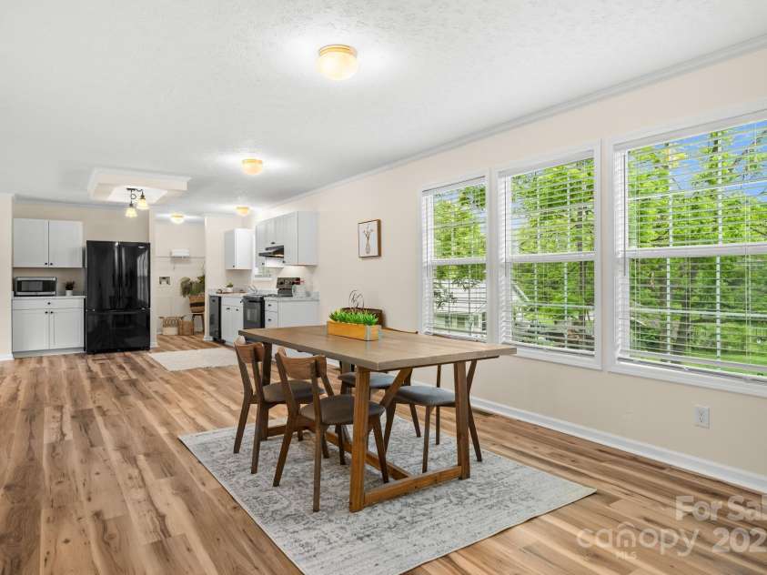 138 South Carolina Avenue, Hendersonville, NC 28739.  MLS# CAR4262799, YatesRealty ID 14961. 