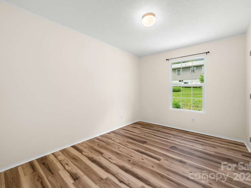 138 South Carolina Avenue, Hendersonville, NC 28739.  MLS# CAR4262799, YatesRealty ID 14961. 