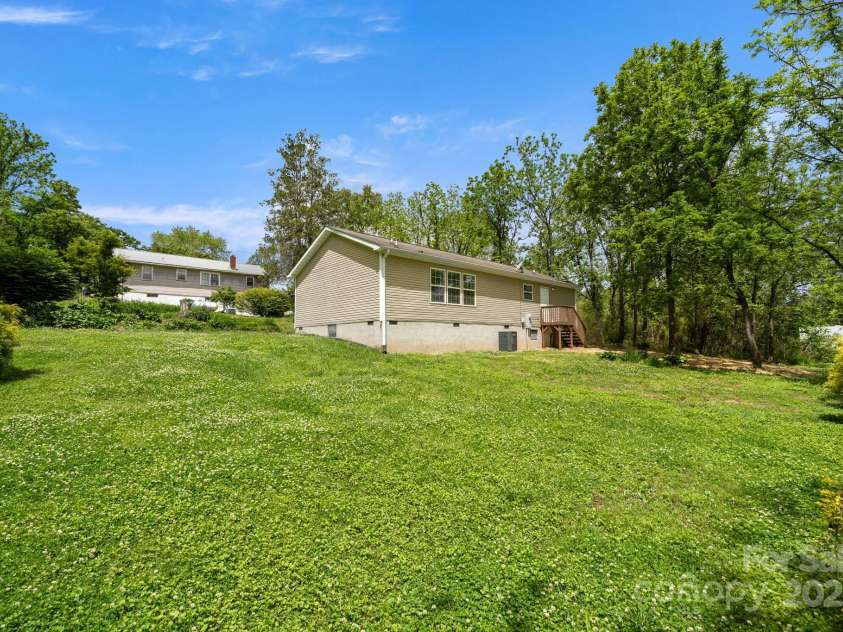 138 South Carolina Avenue, Hendersonville, NC 28739.  MLS# CAR4262799, YatesRealty ID 14961. 