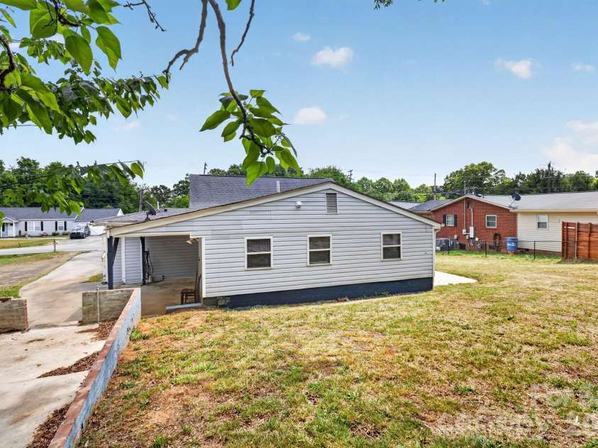 62 Roberta Road, Concord, NC 28027.  MLS# CAR4374296, YatesRealty ID 14961. 