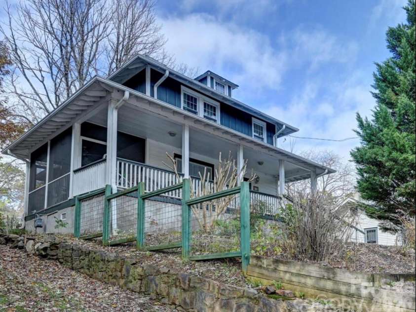 100 Washington Road, Asheville, NC 28801.  MLS# CAR4374328, YatesRealty ID 14962. 