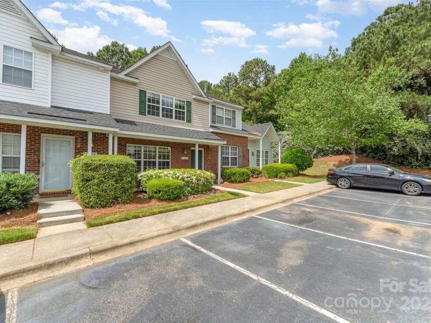 1720 Forest Side Lane, Charlotte, NC 28213.  MLS# CAR4248667, YatesRealty ID 14962. 