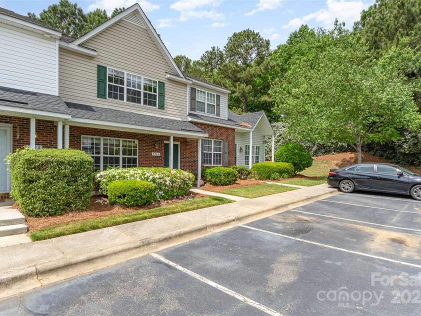 1720 Forest Side Lane, Charlotte, NC 28213.  MLS# CAR4248667, YatesRealty ID 14962. 