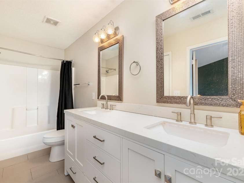 1720 Forest Side Lane, Charlotte, NC 28213.  MLS# CAR4248667, YatesRealty ID 14962. 